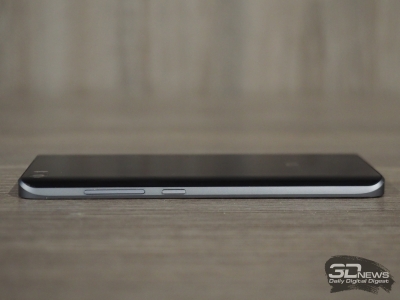 Xiaomi Mi 5 рядом с LG V10 для сравнения габаритов