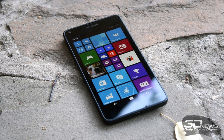 Камерафон Lumia 1020 на базе Windows Phone и его предшественник 808 PureView
