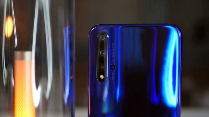 на фото задняя панель Honor 20