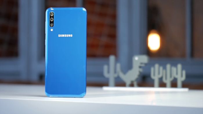 Samsung Galaxy A50 или Xiaomi Mi 9 SE: какой смартфон купить? – фото 2