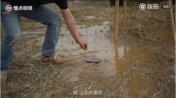Краш-тест Xiaomi Mi6: экскаватор и тонна воды – фото 3