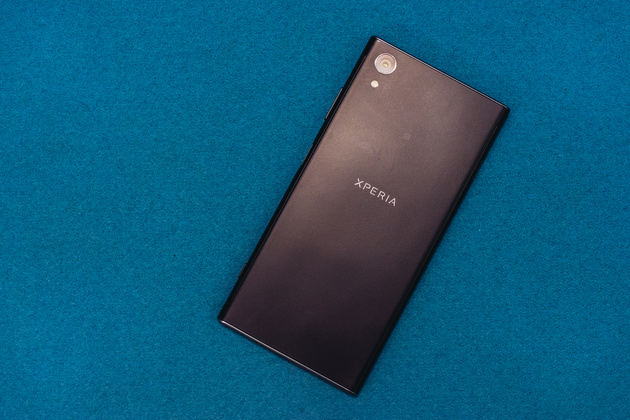 Первый взгляд на Sony Xperia XA1 Plus: Без рамок, но со сканером отпечатков