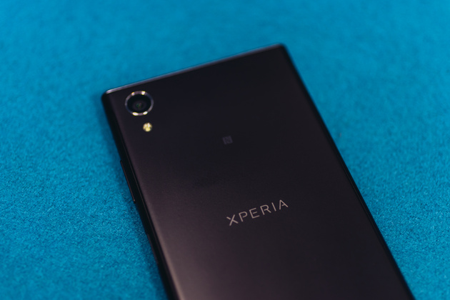 Первый взгляд на Sony Xperia XA1 Plus: Без рамок, но со сканером отпечатков
