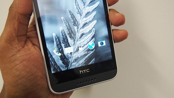 HTC Desire 620- В руках Экран