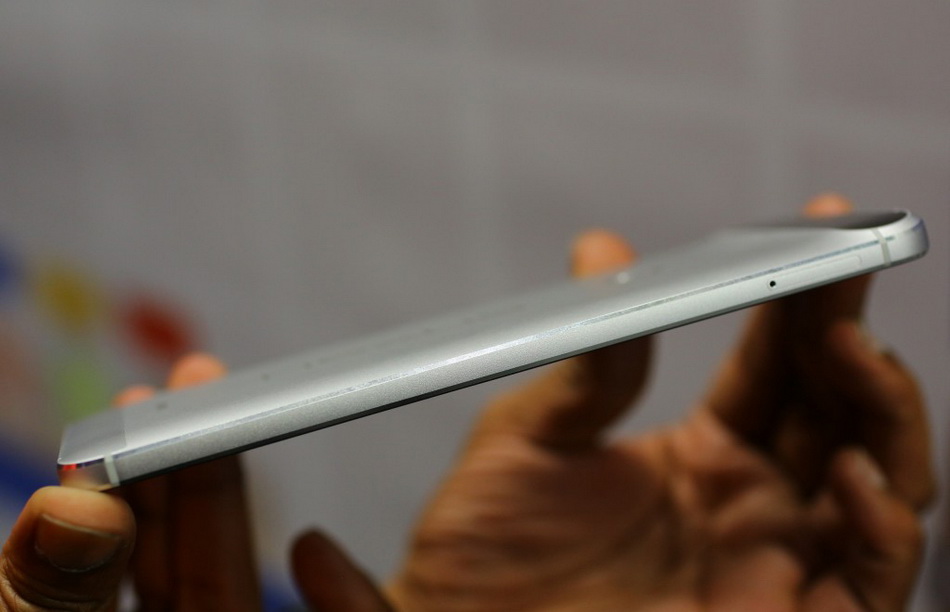 Huawei Nexus 6P-левая сторона