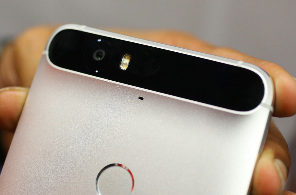 Huawei Nexus 6P-смартфон в руках фото 