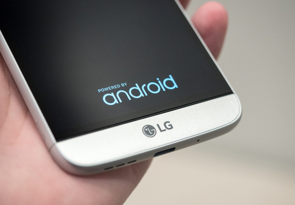 LG G5 без модулей-крупный план экран лого