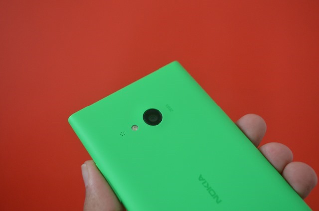 Nokia Lumia 730- Задняя панель