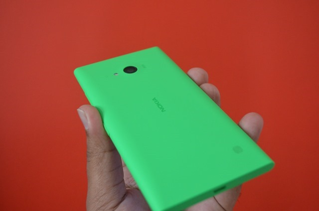 Nokia Lumia 730- Задняя панель