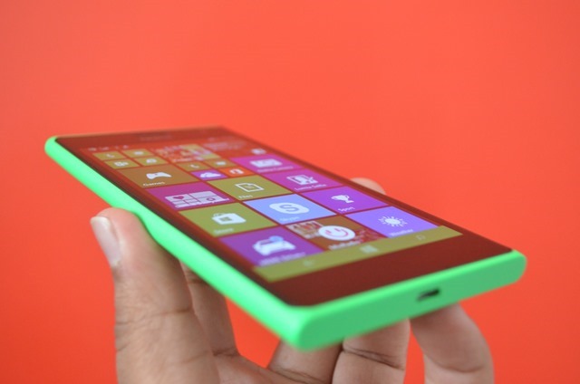 Nokia Lumia 730-Нижняя грань