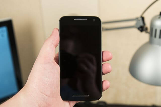 Обзор смартфона Motorola Moto G - передняя панель