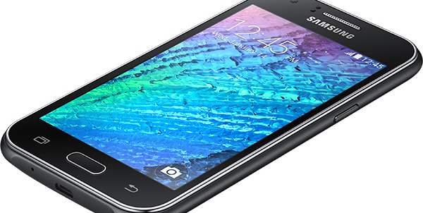 Samsung Galaxy J1 - Дисплей