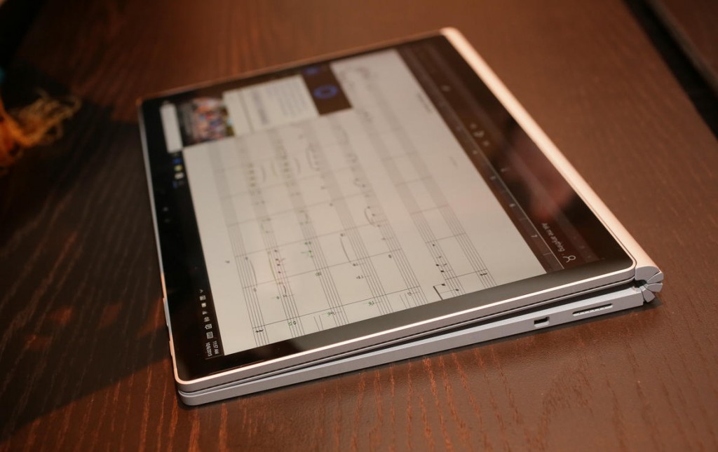 Microsoft Surface Book получил ультрачеткий и отзывчивый дисплей
