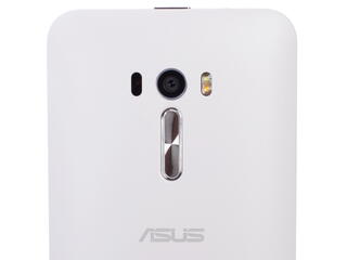 5.5&quot; Смартфон ASUS ZenFone Selfie ZD551KL 16 ГБ белый