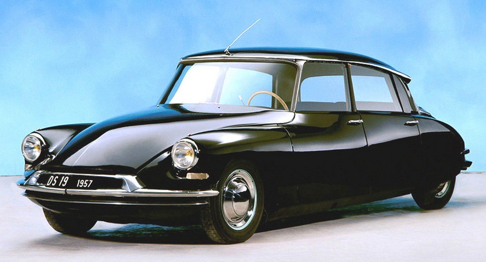 Уникальный по внешнему виду и конструкции Citroёn DS-19. 1957 год