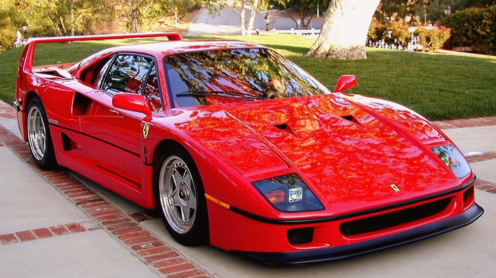 Скоростное 480-сильное купе высшего класса Ferrari F40. 1988 год
