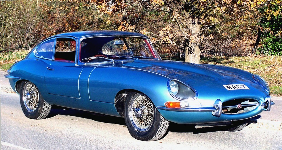 Легендарный всемирно известный спортивный автомобиль Jaguar E. 1961 год