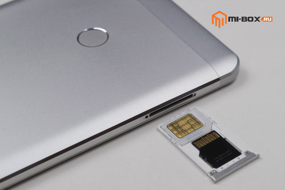Обзор Xiaomi Mi Max - левая грань - слот под сим-карты и карту памяти
