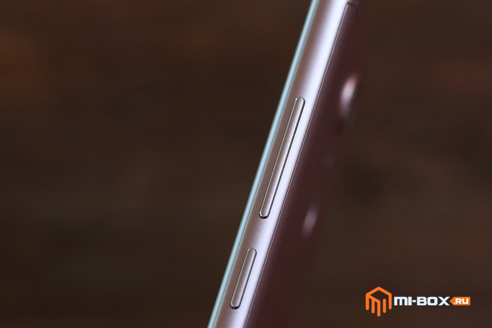 Обзор Xiaomi Redmi 5 - кнопки громкости и включения