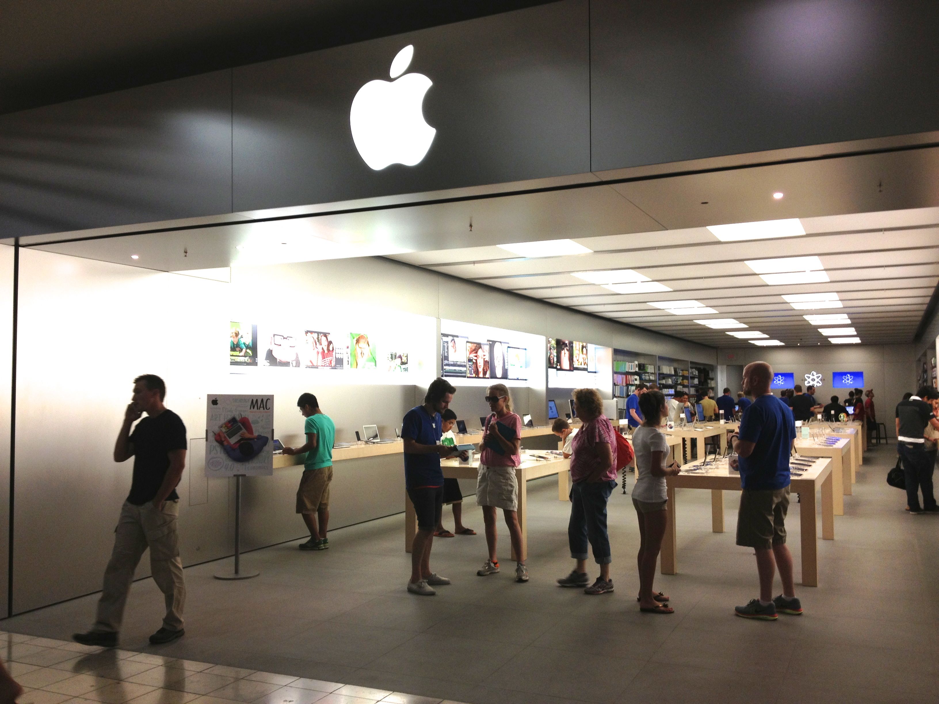 Эпл стор цена. Apple. Компания Apple. Магазин айфонов. Магазин эпл в США.