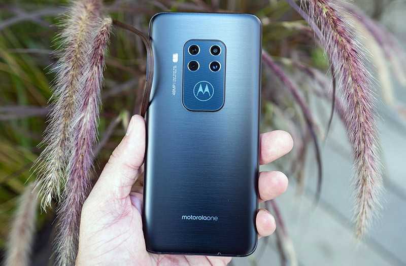 Motorola One Zoom камера