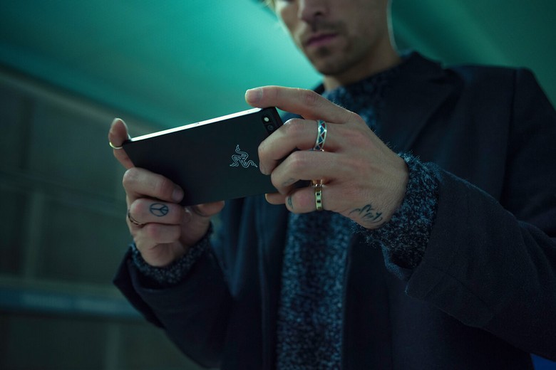 Razer Phone получил большой экран, большой аккумулятор и очень много ОЗУ