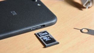 Установка карты памяти и сим-карты в ZTE Blade Z10